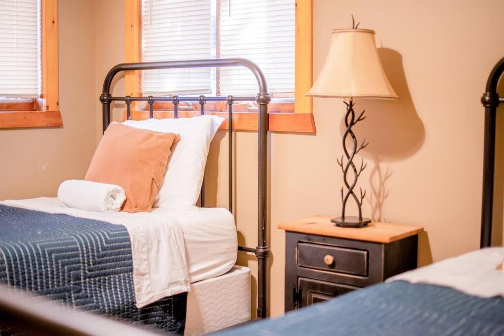 Fall Getaway Resort-3 King Suites, Dog-Friendly Seeley 外观 照片