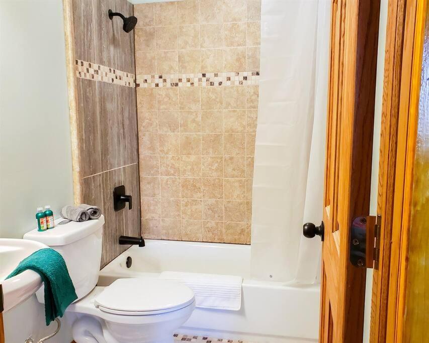 Fall Getaway Resort-3 King Suites, Dog-Friendly Seeley 外观 照片