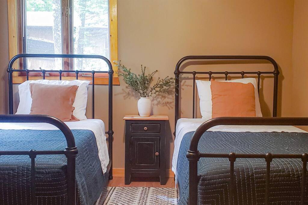 Fall Getaway Resort-3 King Suites, Dog-Friendly Seeley 外观 照片