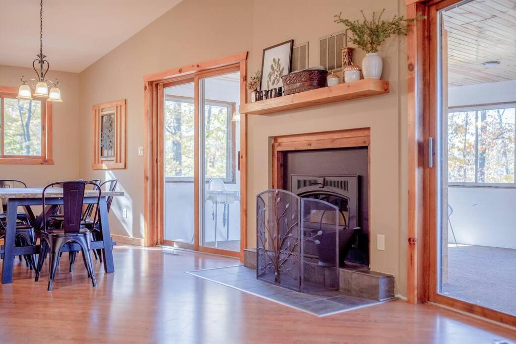 Fall Getaway Resort-3 King Suites, Dog-Friendly Seeley 外观 照片