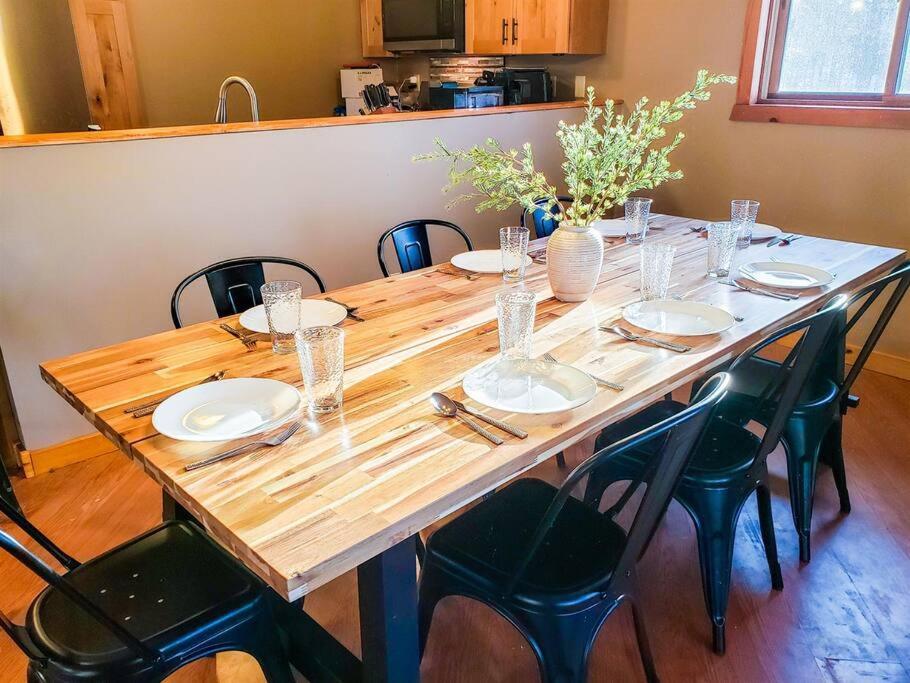 Fall Getaway Resort-3 King Suites, Dog-Friendly Seeley 外观 照片