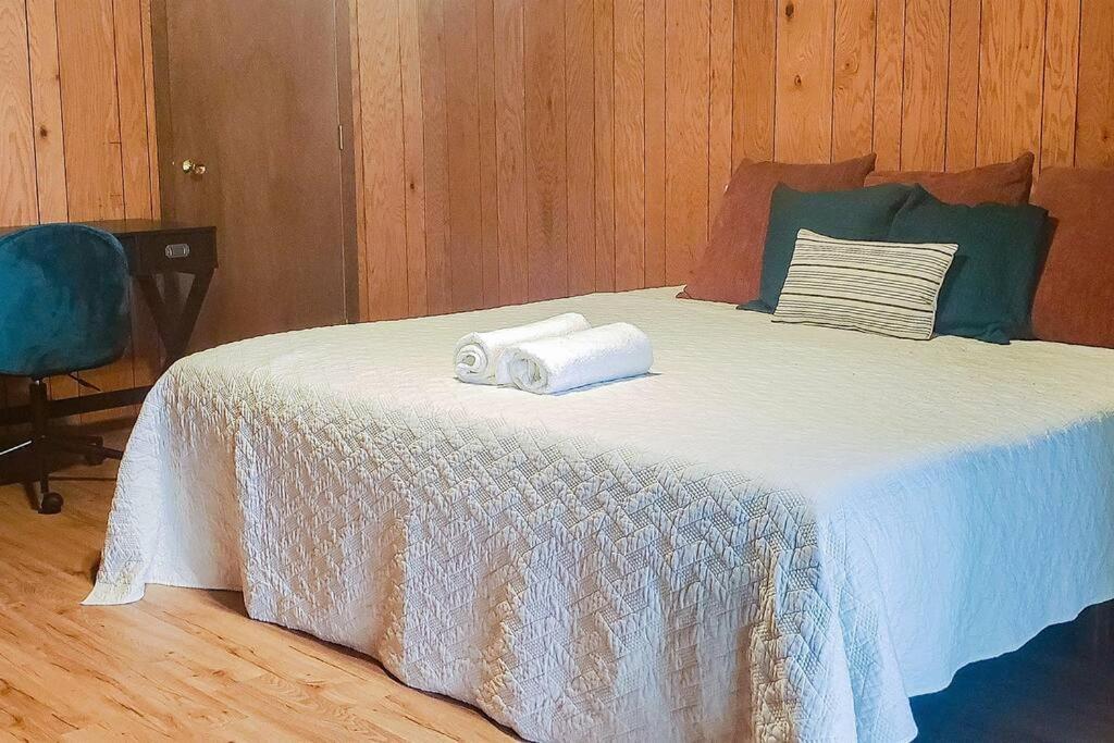 Fall Getaway Resort-3 King Suites, Dog-Friendly Seeley 外观 照片